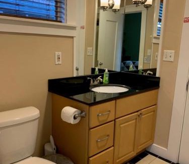 Alameda House | Quintessential 1910 Craftsman by Pickleball Court