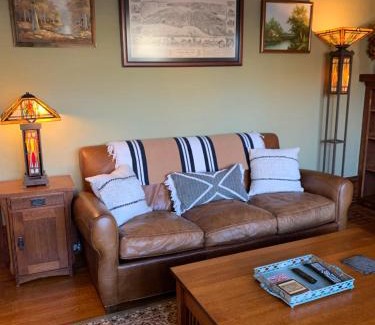 Alameda House | Quintessential 1910 Craftsman by Pickleball Court