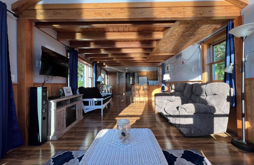 Sebascodegan Island Cottage | Quintessential oceanfront Maine cottage on the shore of picturesque Cundy`s Harbor!