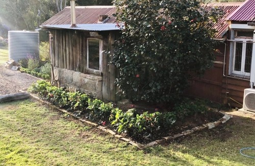 Wollombi Cottage | Quirky Country Cottage at Wollombi, 2hrs from Sydney CBD in the Hunter Valley.