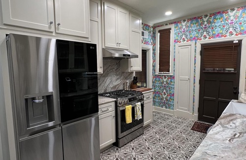 New Iberia House | Quirky historic home, fully renovated! Designer interior! Plush linens! Firepit!