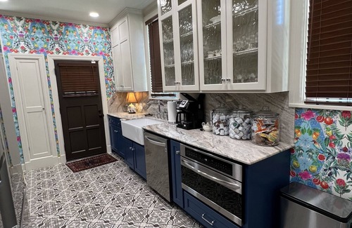 New Iberia House | Quirky historic home, fully renovated! Designer interior! Plush linens! Firepit!