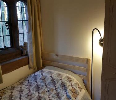 Ross-on-Wye House | Quirky, romantic cottage with garden in Wye Valley