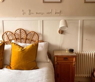 Cheltenham Apartment | Quirky & Stylish, Central Top Floor Apartment