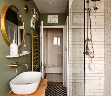 Cheltenham Apartment | Quirky & Stylish, Central Top Floor Apartment