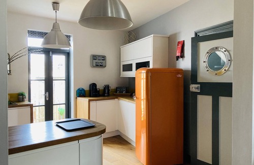 Herne Bay House | Quirky Victorian Townhouse with Sea View/Sleeps 8/Luxury bedding