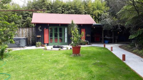 Maketu Cabin | Quirky Woods - Glamping Cabins at Maketu