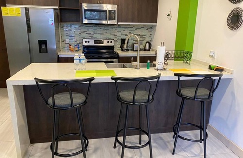 Saint Andrew Apartment | Quite and stylish with 24 hour security. Also very central