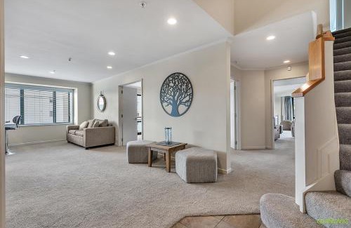 Auckland Central Business District Apartment | QV Front Stage City Lights(1113)