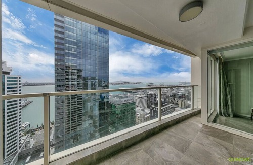 Auckland Central Business District Apartment | QV Luxury with Sea Views (1128)