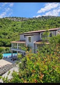 Sakës House | Qyteza Guest House & Camping