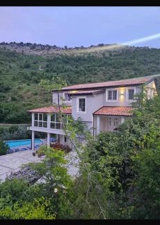 Sakës House | Qyteza Guest House & Camping
