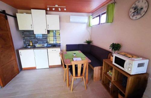 Meggyeskovacsi House | Rába Kincse Vendégház - Horgásztanya