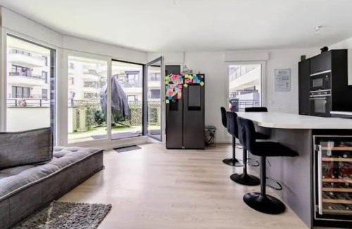 Petit-Colombes Bed & Breakfast | Résidence Abraham-Guest Room 1 LaDéfense U-Arena #Terasse #Fibre #View