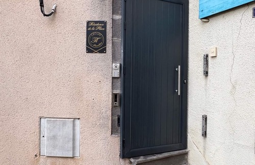 Pont-du-Chateau Apartment | Résidence de la Place
