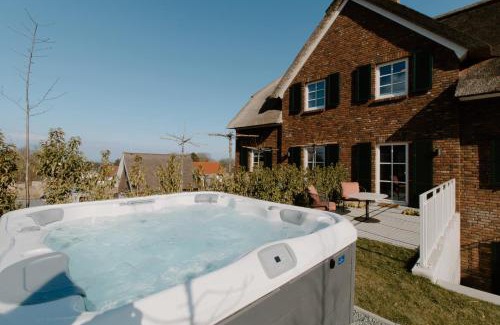 Lohme House | Rügenvilla im Glück - mit Wellnessbereich und Kamin. Hunde willkommen