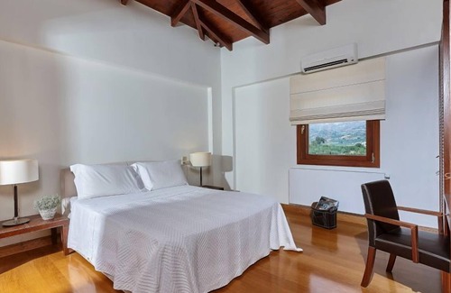 Malevizi Villa | R 854 Villa Large Private Infinity Pool ,Gym ,Vegetable Garden