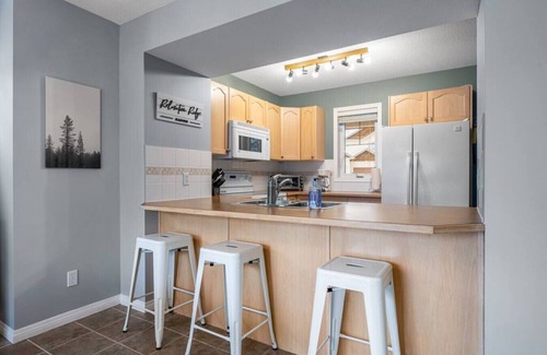 East Kootenay House | R&R - Relaxation Ridge | Pool/Hot Tub | Spacious