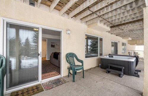 East Kootenay House | R&R Relaxation Ridge, Private Hot Tub, Spacious