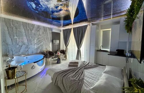 Baia Mare Apartment | R U B I room by 50 shades
