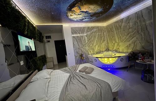 Baia Mare Apartment | R U B I room by 50 shades