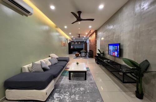 Kampung Alor Akar House | R3troHouse 3BR 8PAX PS4,POOL TABLE,NETFLIX