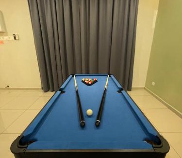 Kampung Alor Akar House | R3troHouse 3BR 8PAX PS4,POOL TABLE,NETFLIX
