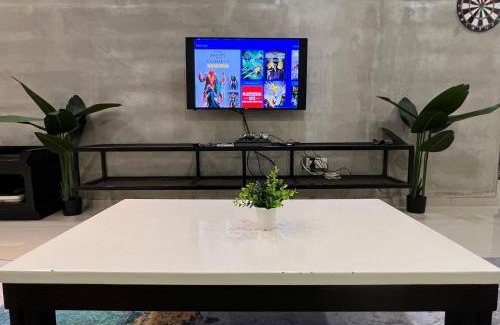 Kampung Alor Akar House | R3troHouse 3BR 8PAX PS4,POOL TABLE,NETFLIX