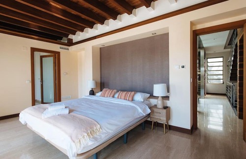 San Vicente House | Rabadan Brand New Amazing House with Terrace Parking
