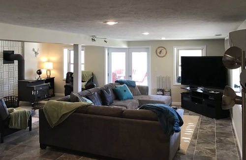 Bellmore House | Raccoon Lakefront Cottage