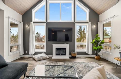 East Kootenay House | Radiant Retreat -Spacious Home - Heart of Radium!