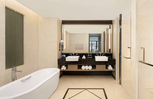 Caidian District Hotel | Radisson Blu Hotel Wuhan ETD Zone