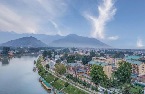 Srinagar Hotel | Radisson Collection Hotel & Spa, Riverfront Srinagar