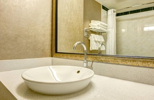 Fort McMurray Hotel | Radisson Hotel & Suites Fort McMurray