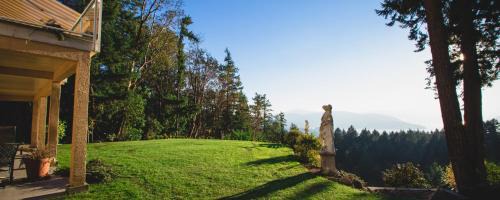 Central Saanich Bed & Breakfast | Rae Leigh Heights BnB