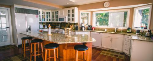 Central Saanich Bed & Breakfast | Rae Leigh Heights BnB