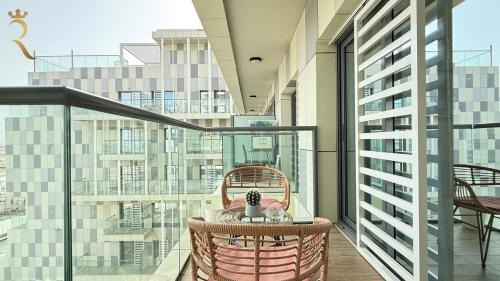 Al Raha Beach Apartment | Raha Loft Trend 1BR - Stylish Stay with Pool & Gym Near Al Raha Mall & Beach