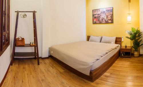 Hoan Kiem House | Rail & Rest Homestay - Railway View