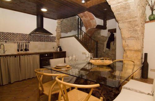 Castellote House | Rails del Temple