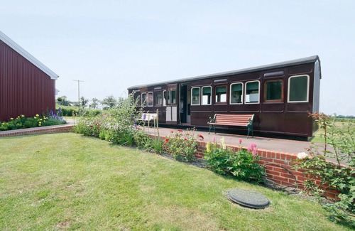 Stowmarket Cottage | Railway Carriage One - E5337