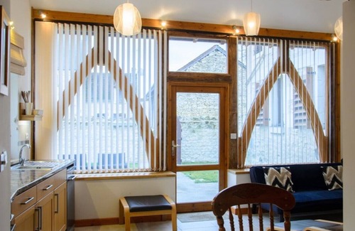 Cussay House | Rainbow Arch - Lovely Gite in Stunning Surroundings, Les Arches de Muschamp