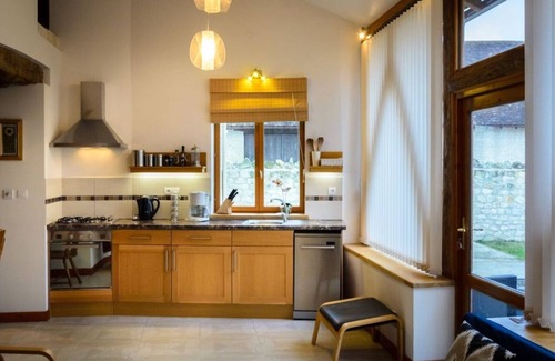 Cussay House | Rainbow Arch - Lovely Gite in Stunning Surroundings, Les Arches de Muschamp