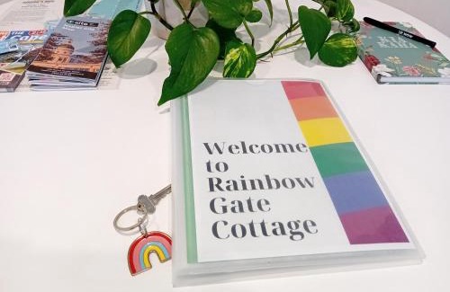 Bluff Hill House | Rainbow Gate Cottage