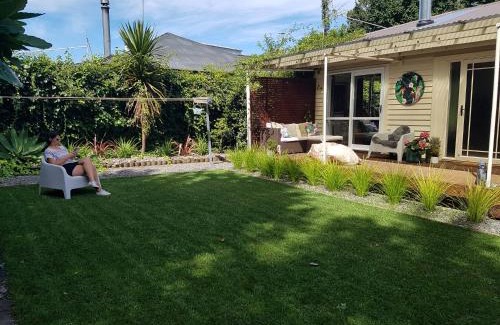 Bluff Hill House | Rainbow Gate Cottage