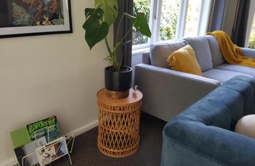 Bluff Hill House | Rainbow Gate Cottage