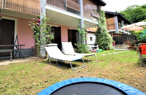 Orta San Giulio House | Rainbow House on Lake Orta With