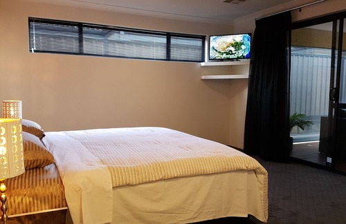 Canning Vale House | Rainbow Joy House, your Home away from home in PERTH! Unique local lifestyles!