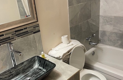 Niagara Falls Hotel | Rainbow Motor Inn - By the Falls