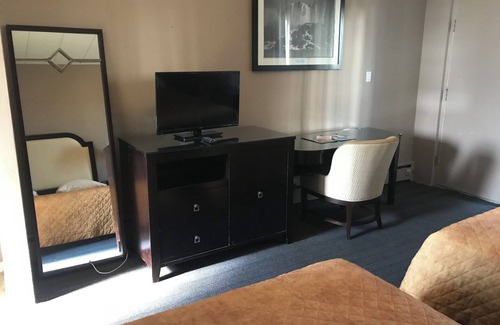 Niagara Falls Hotel | Rainbow Motor Inn - By the Falls