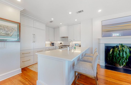 South of Broad Condo | Rainbow Row Pied-À-Terre Condo in Charleston